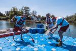 Reinigen der Ponton-Badeinsel